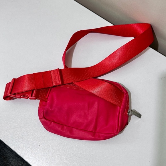 Lululemon Everywhere Raspberry Belt Bag - Picture 5 of 7